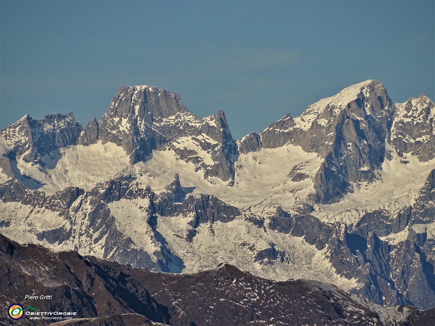 77 Maxi zoom verso il Badile e il Cengalo nelle Alpi Retiche.JPG